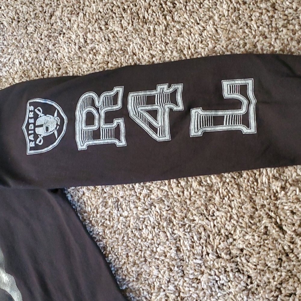 NFL Las Vegas Raiders Men's Medium Long Sleeve - Picture 3 of 8